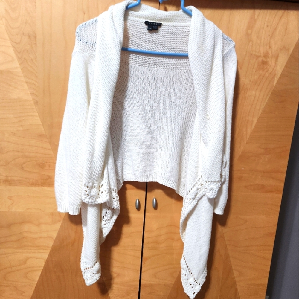 Theory cropped sweater ivory size medium